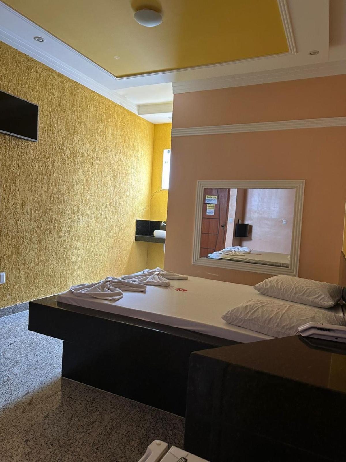 Up Stairs Motel Adults Only Betim Εξωτερικό φωτογραφία