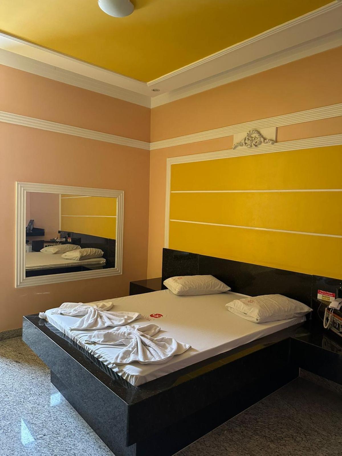 Up Stairs Motel Adults Only Betim Εξωτερικό φωτογραφία